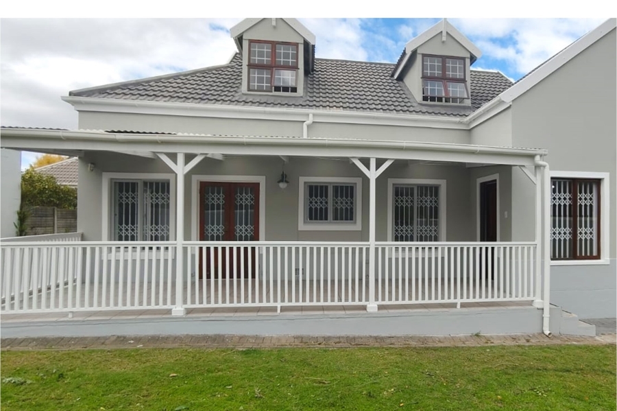 To Let 4 Bedroom Property for Rent in Heather Park Western Cape
